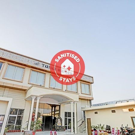 מלון Izatnagar Collection O 85238 Tulika Garden מראה חיצוני תמונה