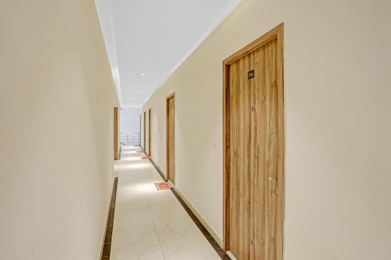 מלון Izatnagar Collection O 85238 Tulika Garden מראה חיצוני תמונה