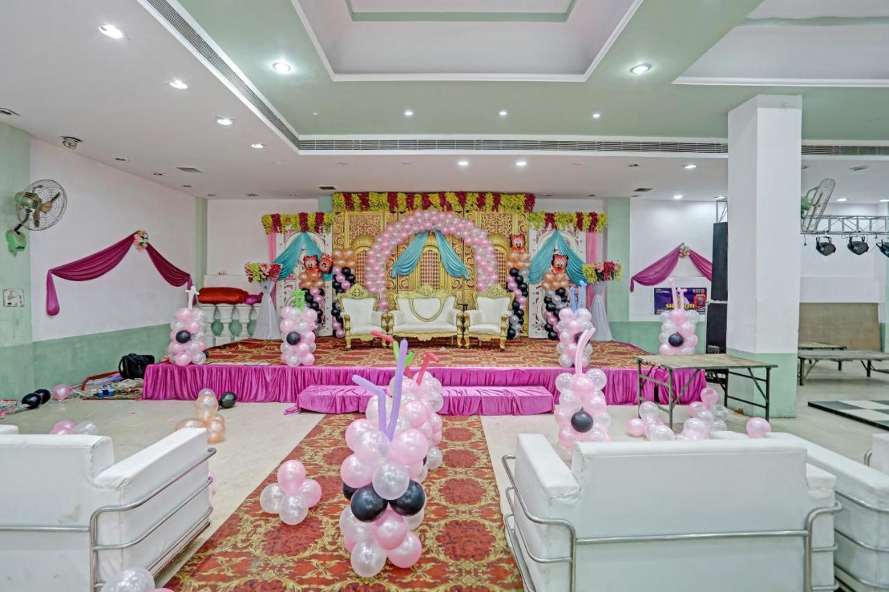 מלון Izatnagar Collection O 85238 Tulika Garden מראה חיצוני תמונה