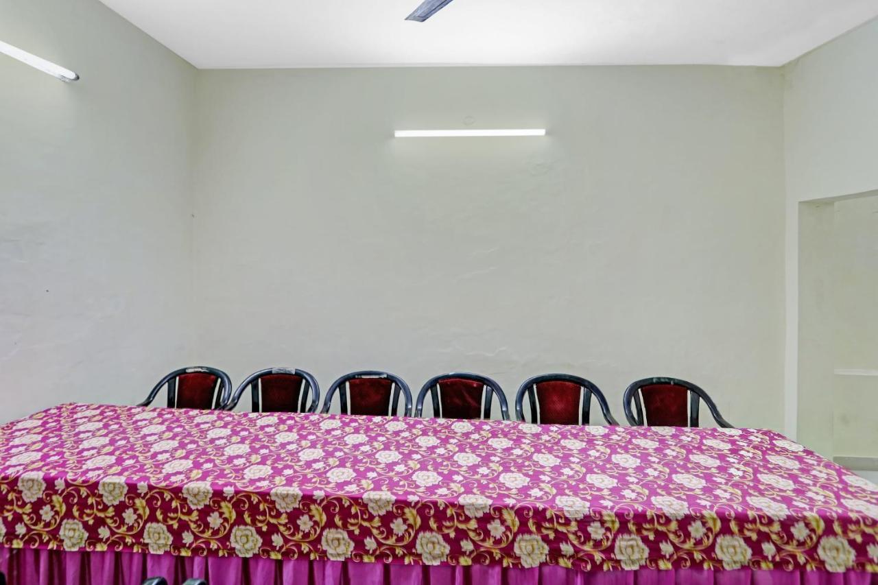מלון Izatnagar Collection O 85238 Tulika Garden מראה חיצוני תמונה