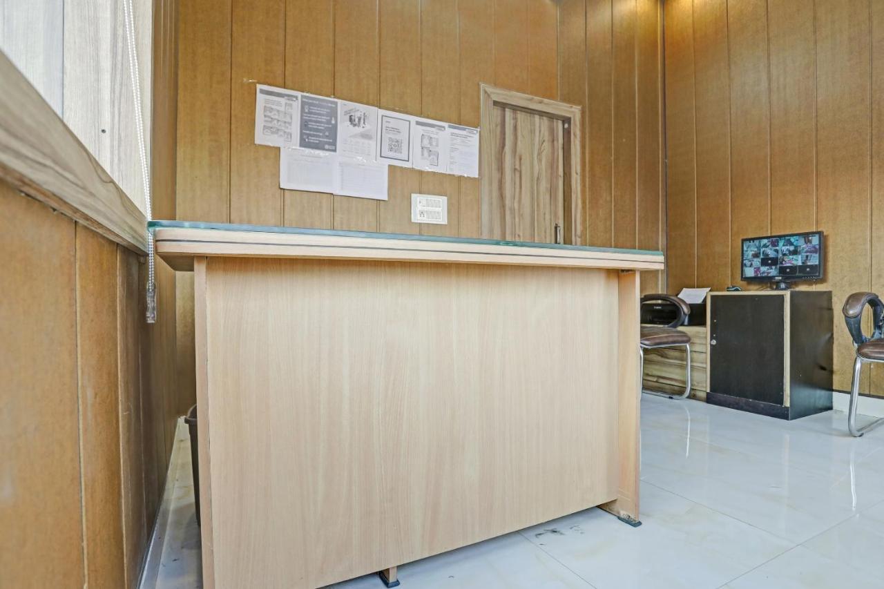 מלון Izatnagar Collection O 85238 Tulika Garden מראה חיצוני תמונה