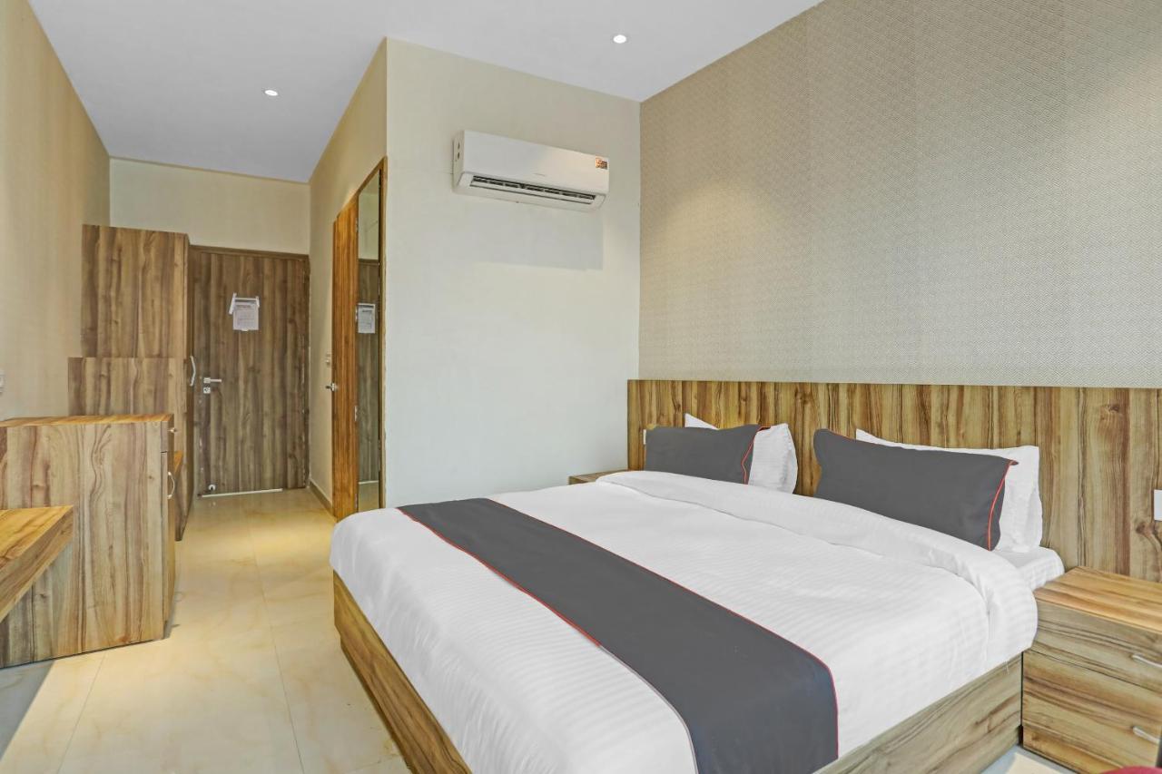 מלון Izatnagar Collection O 85238 Tulika Garden מראה חיצוני תמונה